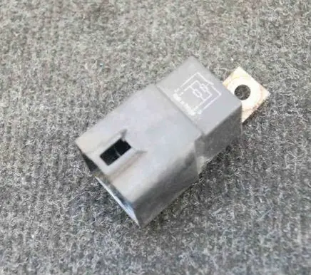Volkswagen PASSAT B6 Other relay 3B0951253