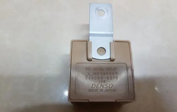 Mitsubishi Pajero Sport I Oil pressure relay MD369959
