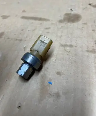 Opel Corsa F Air conditioning (A/C) pressure sensor 9673006380 B2CP0206 19M3MX5
