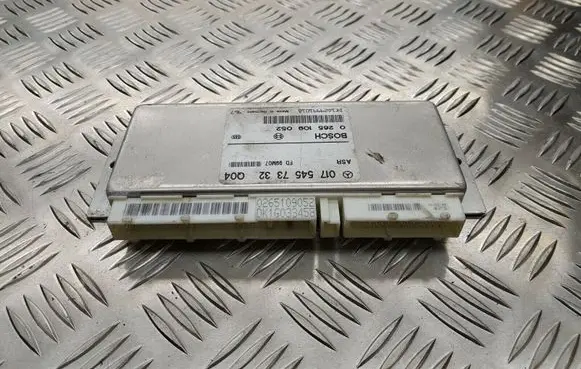 Mercedes-Benz E W210 ABS control unit/module 0175457332 Q04