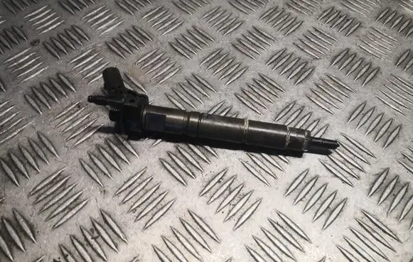 Mercedes-Benz E W211 Fuel injector 6420700587 A6420700587