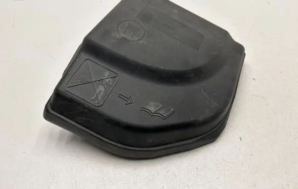 Peugeot 5008 Fuse box cover 9658418180