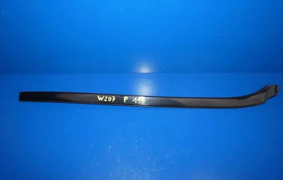 Mercedes-Benz E A207 Windshield trim A2076901462 482862
