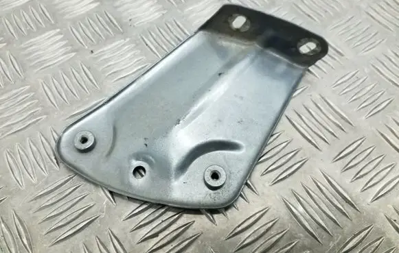 Fender mounting bracket