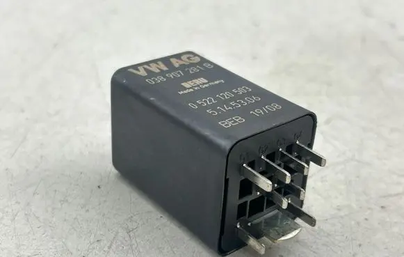 Audi A4 S4 B8 8K Glow plug pre-heat relay 038907281B