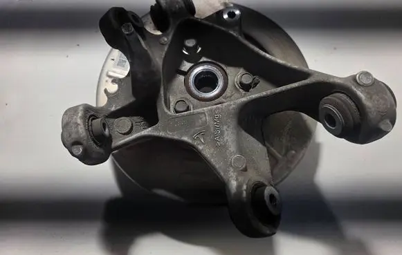 Tesla Model 3 Front wheel hub 1044666-0-O