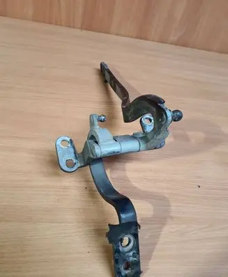 Volkswagen Touareg I Tailgate/trunk/boot hinge 7L6827302C