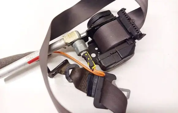 Mercedes-Benz CLS C219 Rear seatbelt 570652900F