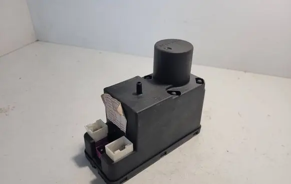 Audi A4 S4 B5 8D Central locking vacuum pump 4A0862257J