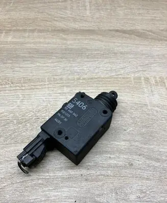 Opel Zafira A Fuel tank cap lock motor 90460062 1101215