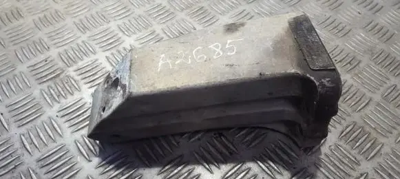 Mitsubishi Pajero Pinin Engine mounting bracket