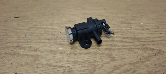 BMW 6 F06 Gran coupe Turbo solenoid valve 8509323