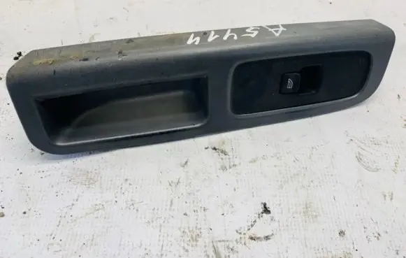 Volvo V50 Electric window control switch 8679474