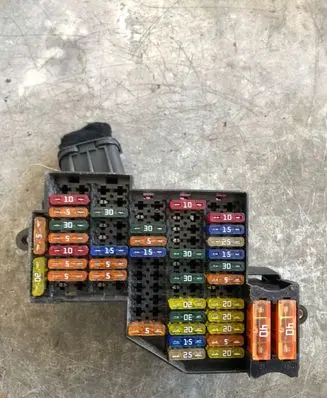 Volkswagen Touareg I Fuse box set 7L0941824 7L0941828