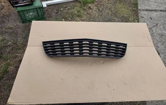 Opel Zafira B Front bumper lower grill 93187584