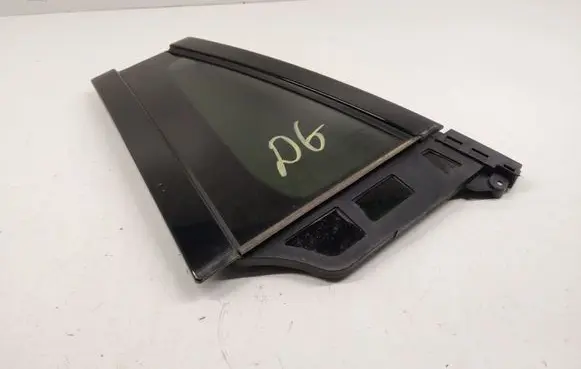 Volvo V60 Rear vent window glass E000001