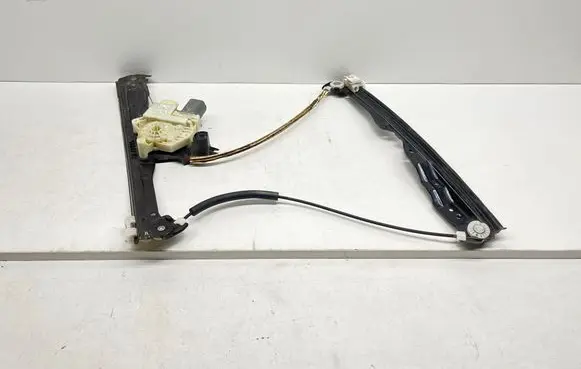 Peugeot 308 Front door window regulator with motor 9677734880