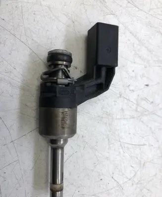 Volkswagen Golf VI Fuel injector 03C906036M