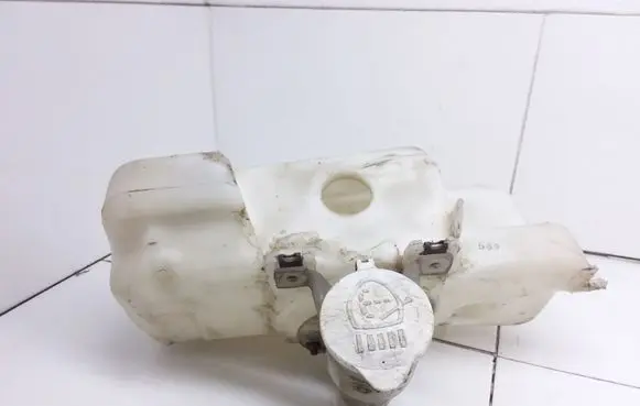 Mitsubishi Pajero Lamp washer fluid tank 