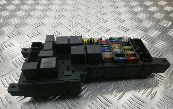 Volvo S60 Fuse module 518787205