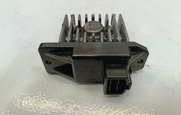 Mitsubishi 3000 GT Heater blower motor/fan resistor MB439073