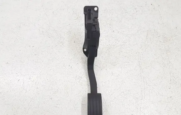 Ford Escape III Accelerator throttle pedal F1DC9F836 F1DC9F836AA 6PV01036884