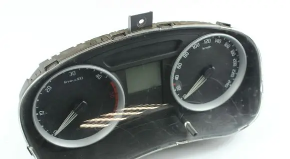 Speedometer (instrument cluster)