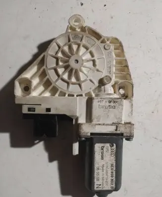 Audi Q7 4L Front door window regulator motor 4L0959802B