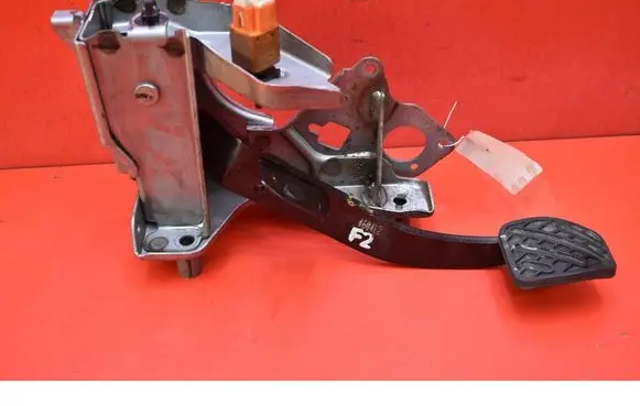 Nissan Pulsar Accelerator throttle pedal 