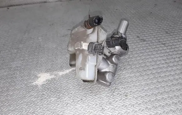 Mazda 5 Master brake cylinder