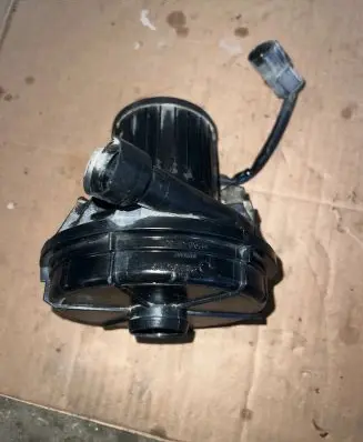 BMW 5 E60 E61 Secondary air pump 7527600 72812933 7506210