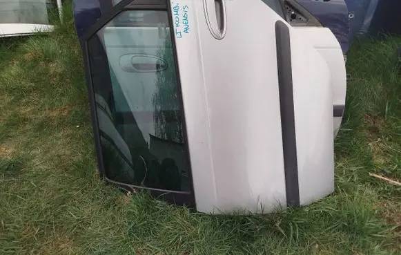 Toyota Avensis T220 Rear door 