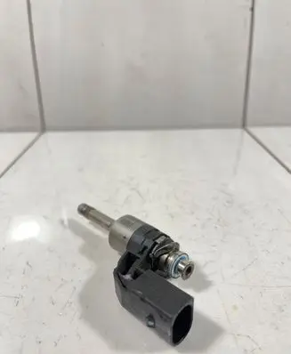 Audi A3 S3 8L Fuel injector 03C906036F