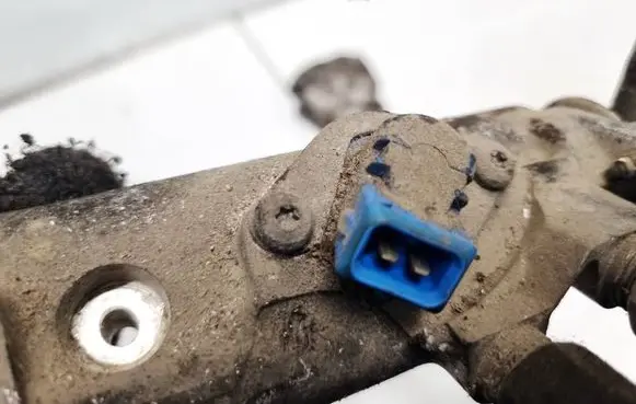 Volvo 440 Fuel injector 857056