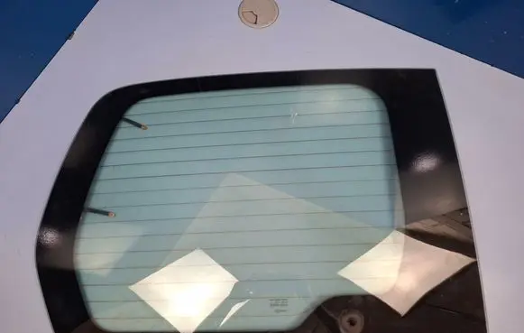 Peugeot Partner Rear side window DOT211M89AS2 E943R000015 E000191