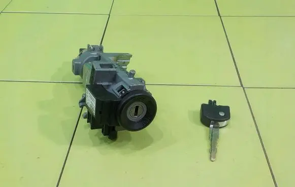 Mazda MX-5 NC Miata Ignition lock NE6166938