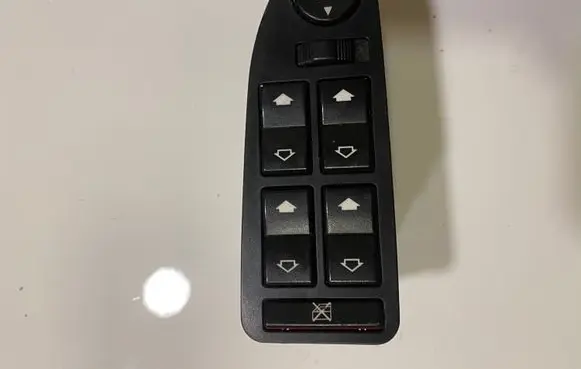 BMW 5 E39 Electric window control switch 8368966