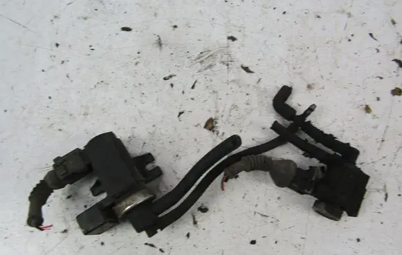 Audi A4 S4 B6 8E 8H Valve vacuum 
