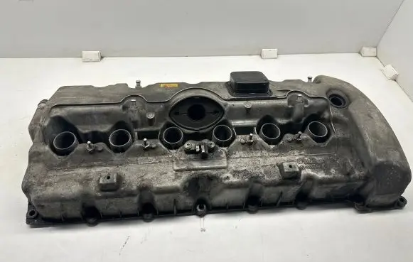 BMW 5 E60 E61 Rocker cam cover 7548275