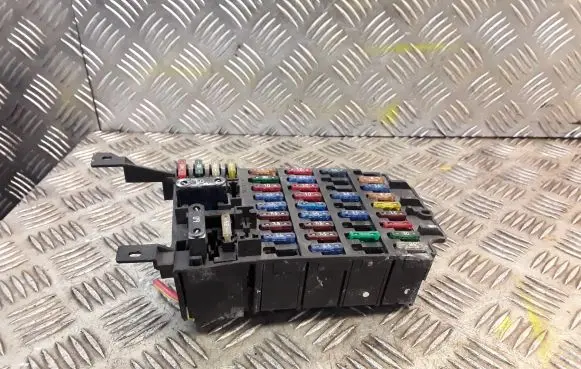 Mercedes-Benz C W202 Fuse box set 2085450140 A2085450140