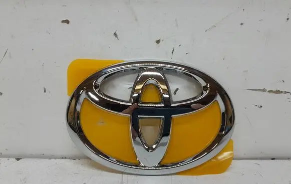 Toyota Yaris Manufacturer badge logo/emblem 9097502071