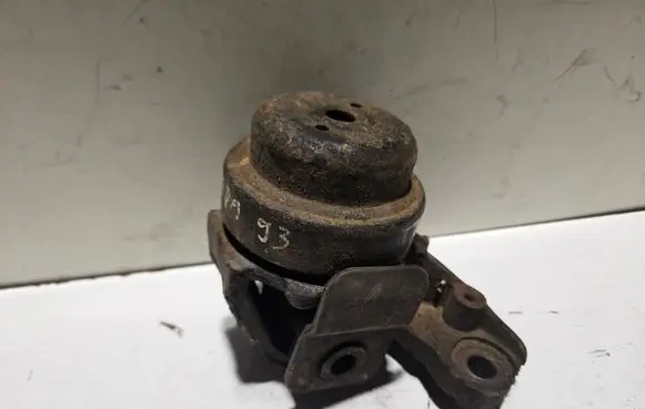 Engine mount bracket