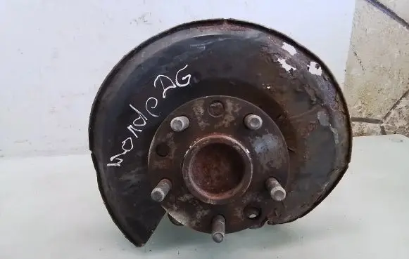 Rear wheel hub