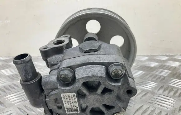 Audi A5 Sportback 8TA Power steering pump 8K0145153F 06H145255A