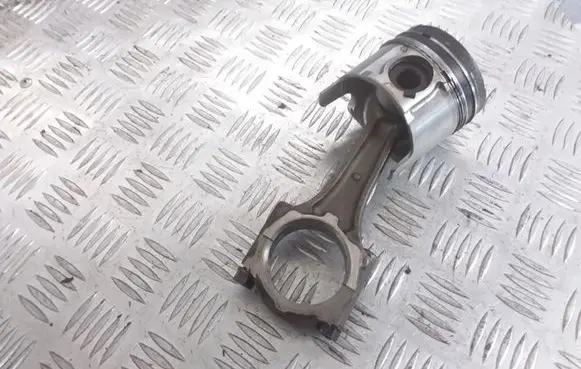 Opel Astra G Piston with connecting rod