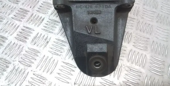 Nissan Navara D40 Engine mounting bracket