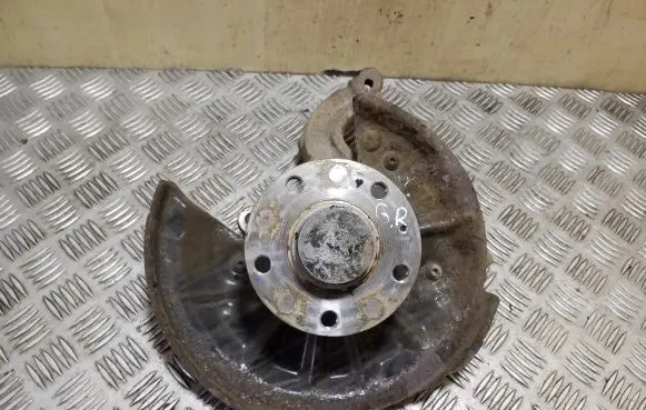 Rear wheel hub