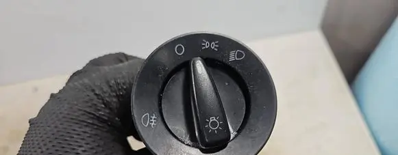 Skoda Fabia Mk2 (5J) Light switch 3B0941531B K1969C 04052061