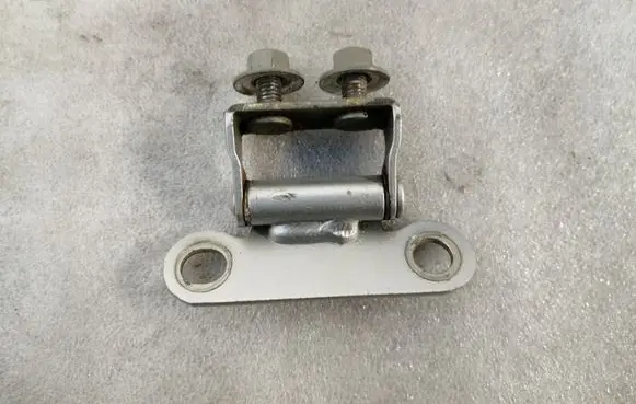 Toyota Corolla Verso AR10 Tailgate/trunk/boot hinge 6881002020