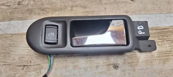 Volkswagen PASSAT B5.5 Front door interior handle 3B1837114